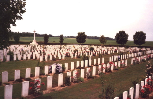 Villers Station Cemetery, Villers-au-Bois Villers Station Cemetery, Villers-au-Bois